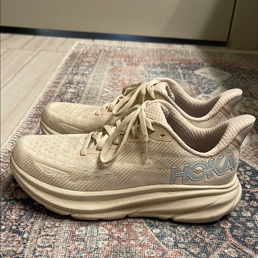 Hokas Clifton Nines Tan (Eggnog) Running Shoes